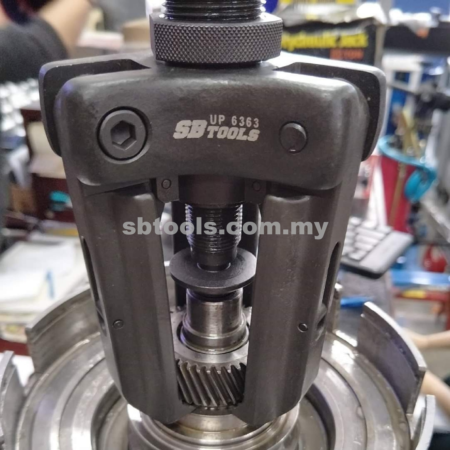 SB TOOLS 3 Jaw Wheel Bearing Puller - Image 5